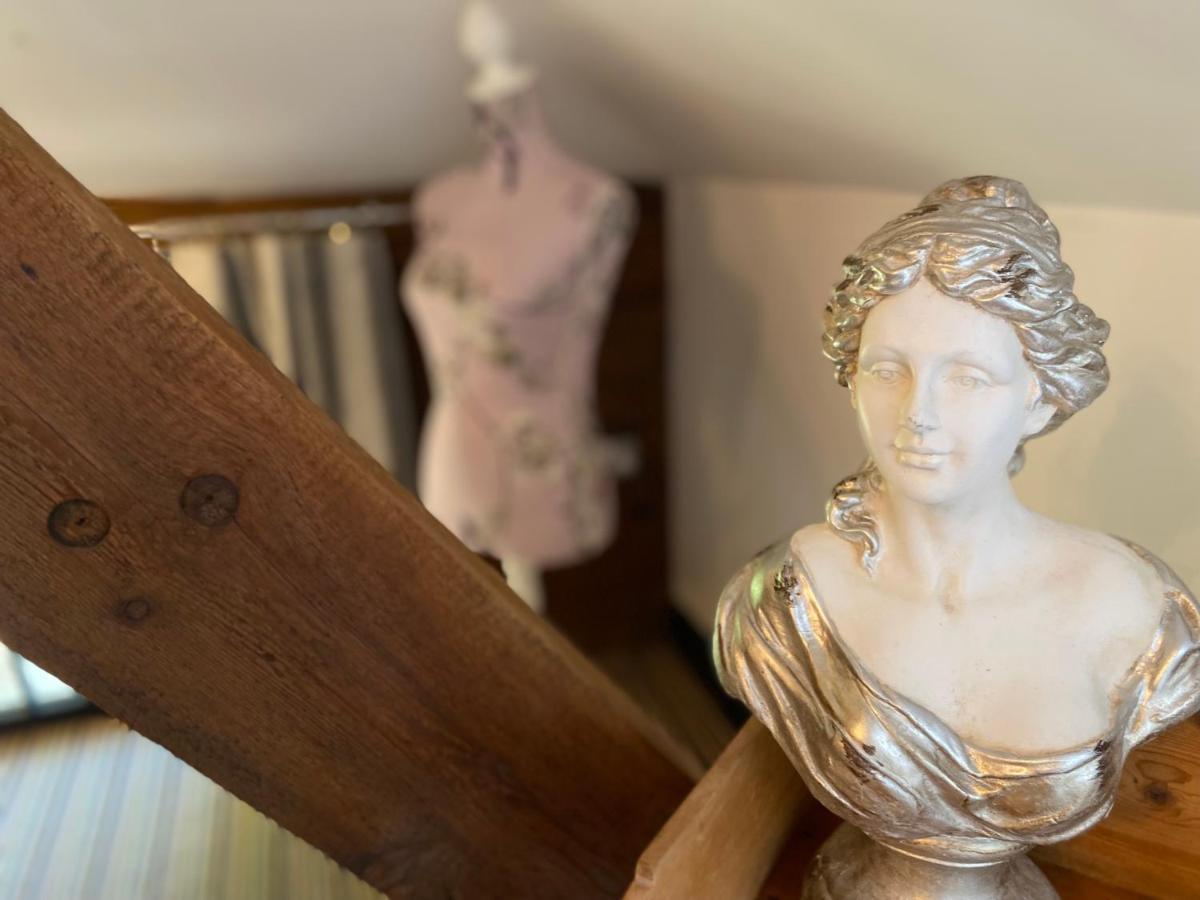 Betsey Trotwood. Historic Stylish 2-Bed Cottage. Blundeston Dış mekan fotoğraf
