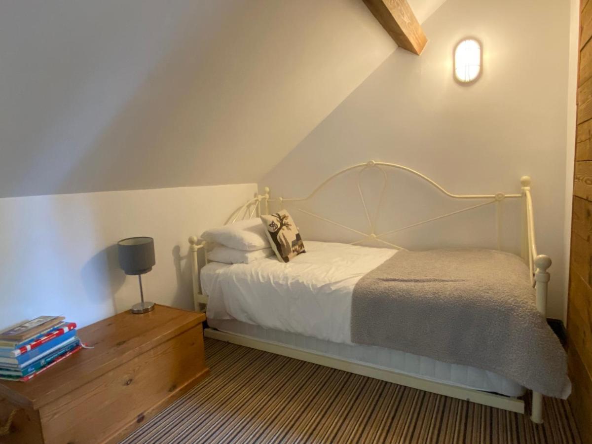 Betsey Trotwood. Historic Stylish 2-Bed Cottage. Blundeston Dış mekan fotoğraf