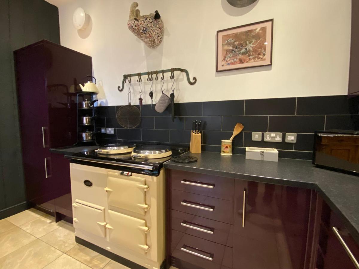 Betsey Trotwood. Historic Stylish 2-Bed Cottage. Blundeston Dış mekan fotoğraf