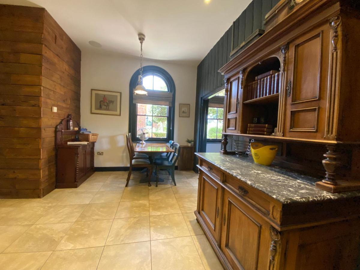 Betsey Trotwood. Historic Stylish 2-Bed Cottage. Blundeston Dış mekan fotoğraf